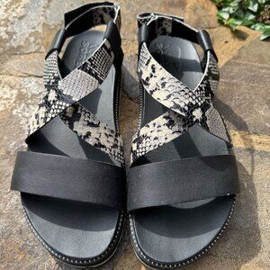 Sorel Sandals, Black and White Strappy Snakeskin pattern Size 8